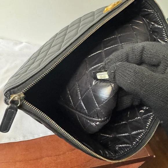 Chanel Boy O-Case clutch bag - Picture 8 of 8